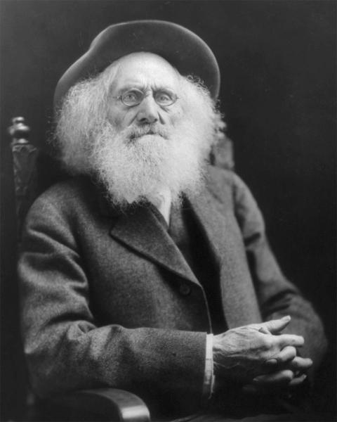 During the last quarter of his life Ezra Meeker, shown here in 1921, followed his passion to mark and memorialize the historic trails. Library of Congress photo via Wikipedia.